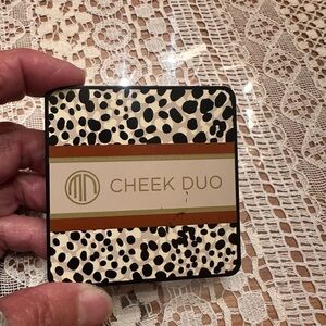 Merle Norman Backstage Cheek Duo in Neo Rose and Beigey